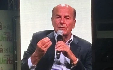 Pierluigi Bersani farnetica: "Schlein come gli Oasis". Trova le differenze