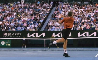 Sinner, l'inizio choc contro Gaston: il primo game degli Australian Open