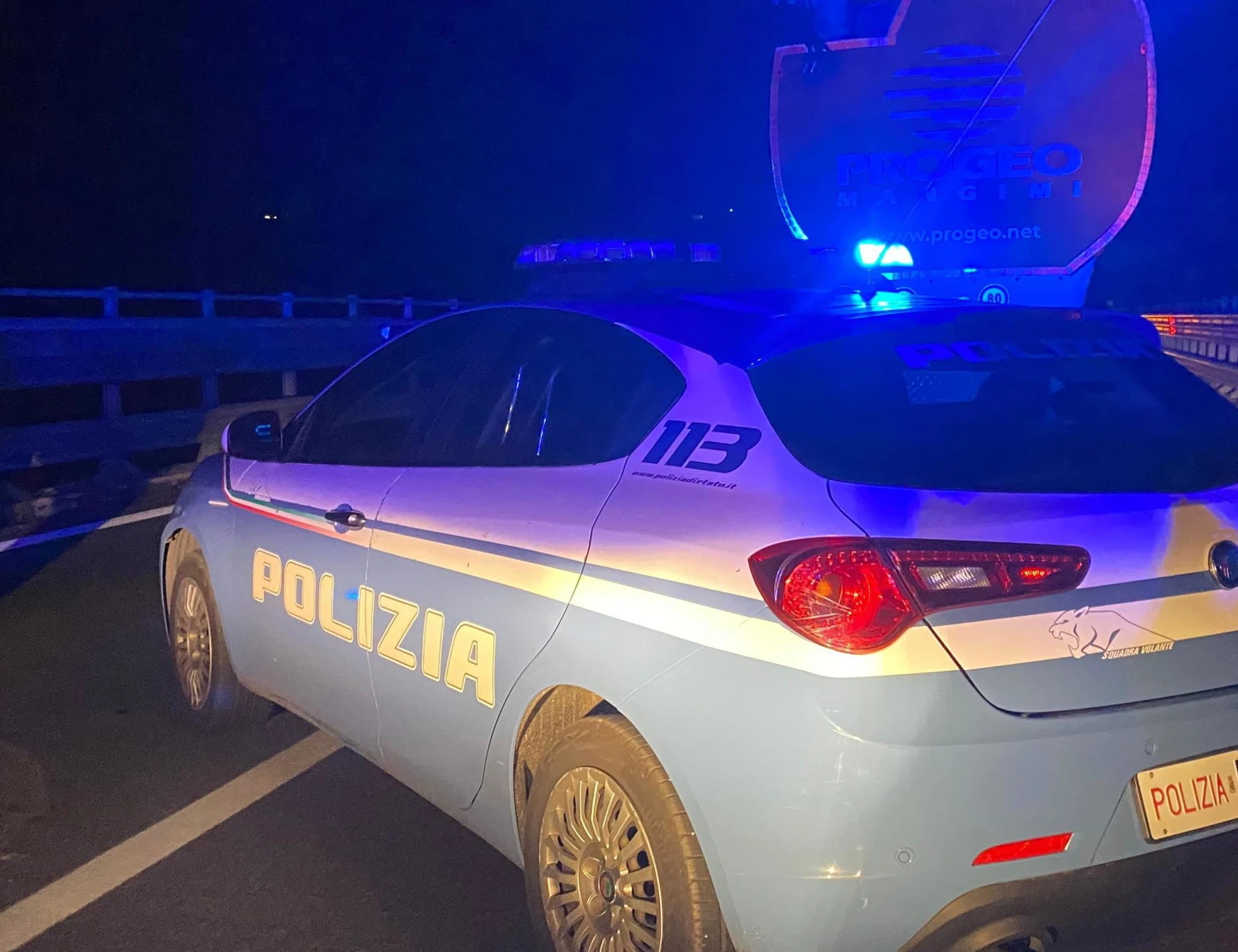 Prato, investe un agente e ne aggredisce un altro: straniero già in libertà