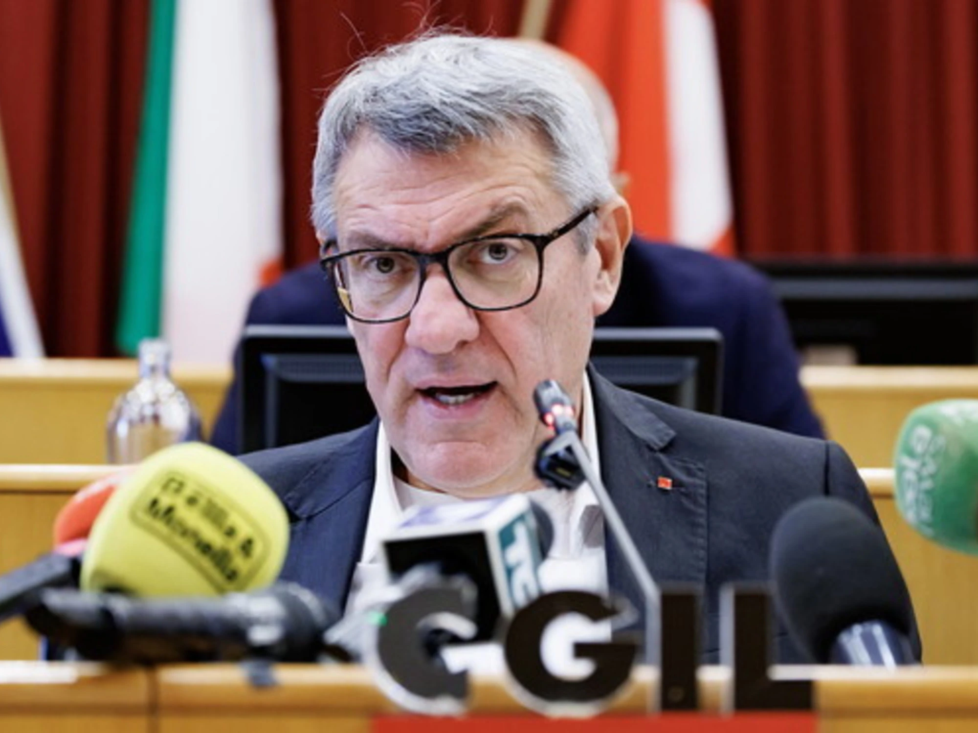 Maurizio Landini non paga il Tfr all'ex dipendente? Cgil pignorata: scandalo rosso