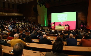 Elly Schlein umiliata all'assmblea Pd: chi non ha votato