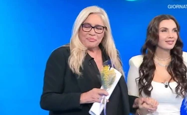 Domenica In, gaffe di Mara Venier: "Tuo marito...", cosa dice in faccia a Elettra Lamborghini