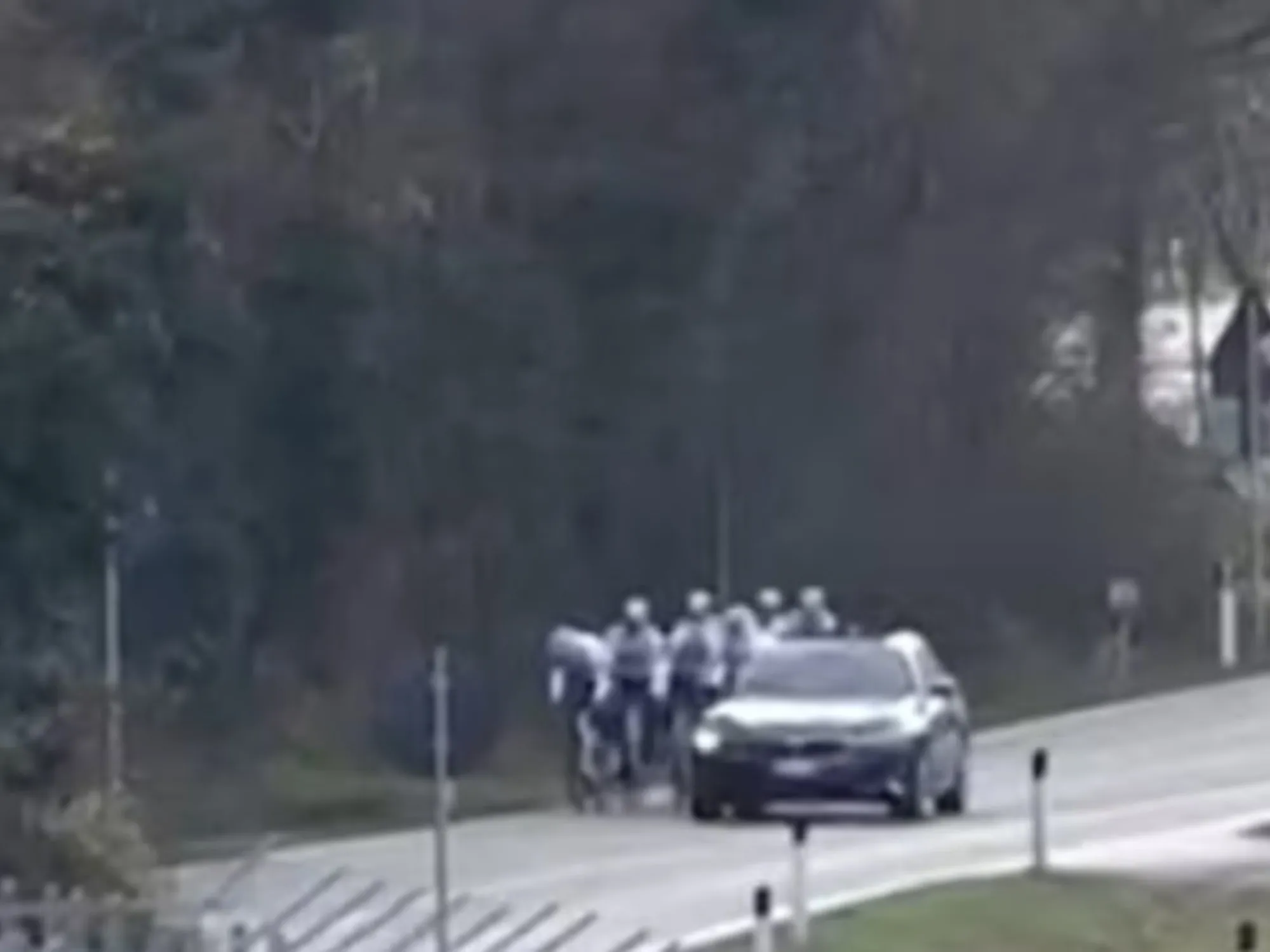 Leggi l'articolo: Spari in strada contro la squadra di Petacchi