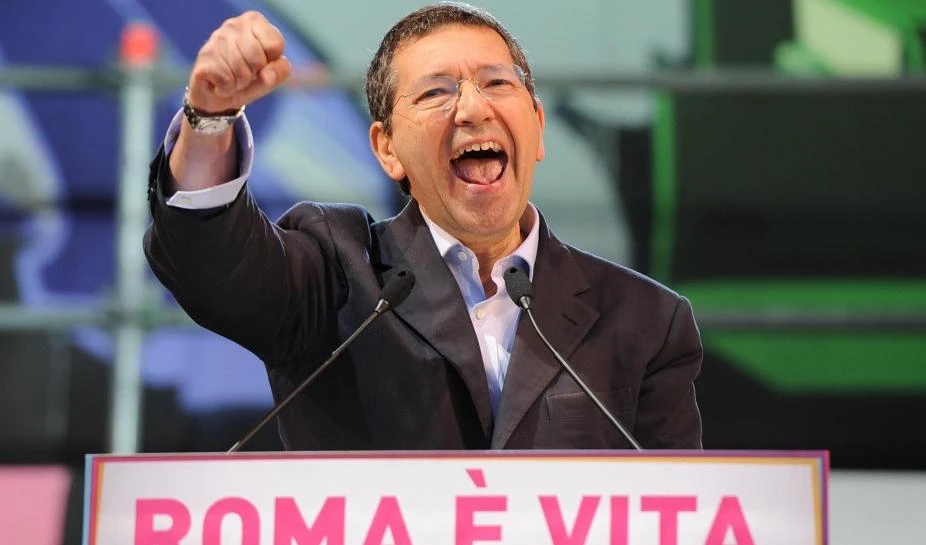 Marino non è più senatorema posteggia l'autocol pass di Palazzo Madama