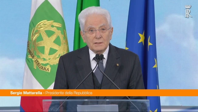 Mattarella "La scuola è aperta a tutti, non deve alzare barriere"