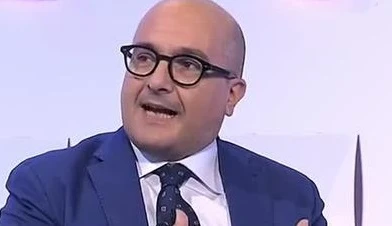 Emmanuel Macron, il suo disastro fa volare il Tg2 sovranista di Gennaro Sangiuliano