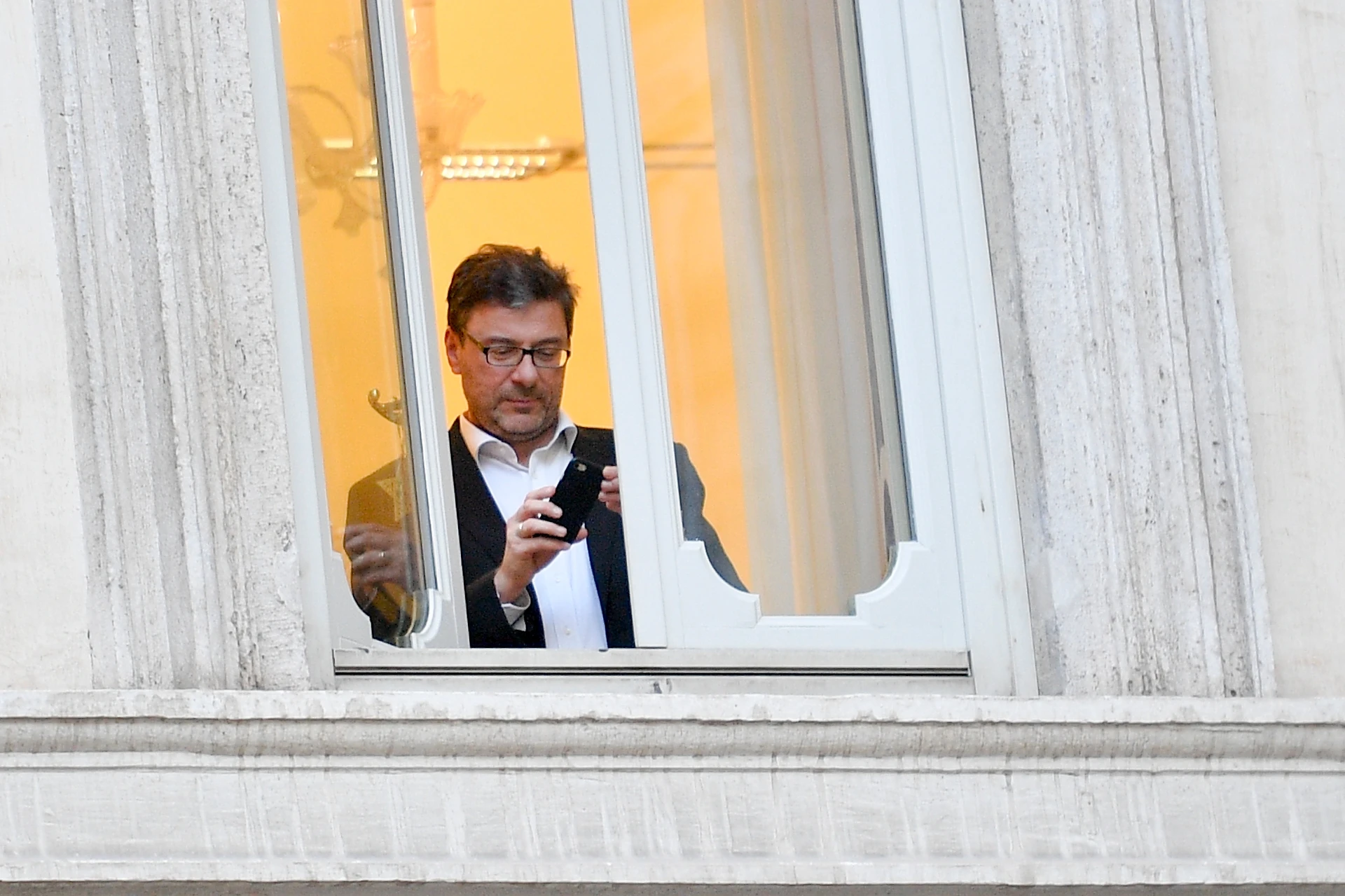 Giancarlo Giorgetti, il leghista scarica il premier Conte: "È di parte, governo paralizzato"