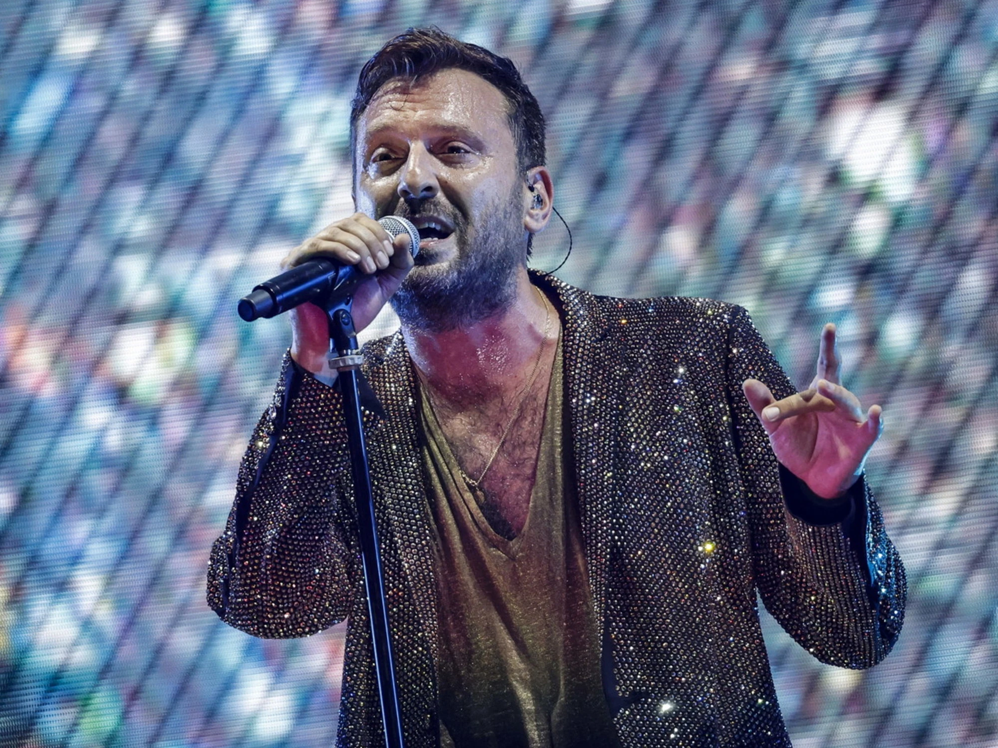 Cesare Cremonini, clamoroso: "Ho il cuore rosso, ma tra Meloni e Schlein..."