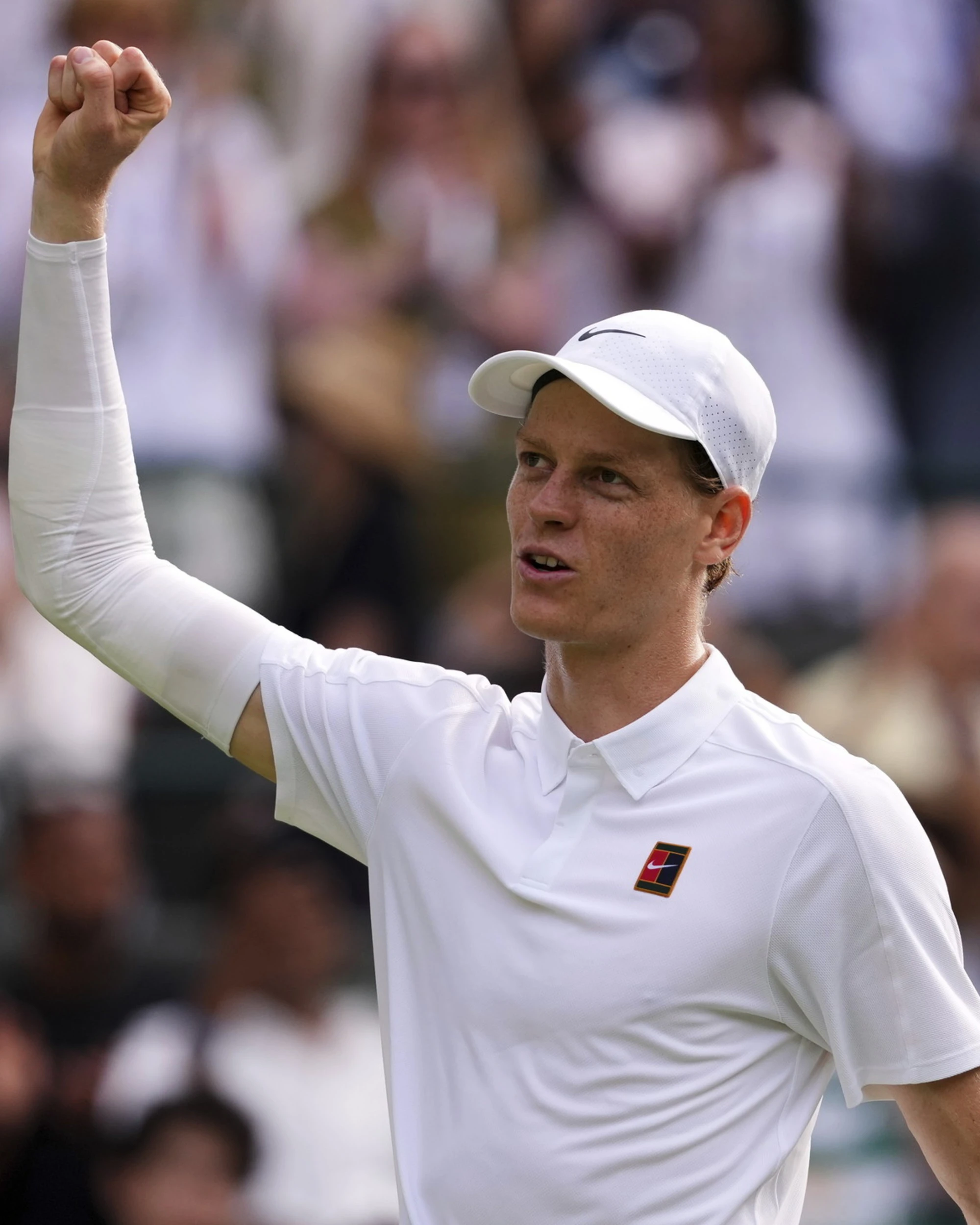 Jannik Sinner, fango dall'Inghilterra: "Chi crede nello sport pulito tifa Djokovic"