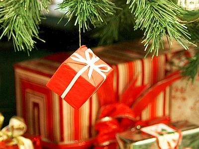Natale, la crisi taglia i regali si spenderà il 9% in meno. E' allarme contraffazione