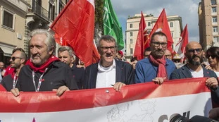 Maurizio Landini, insulti in piazza a FdI: "Fascismo, la cultura della violenza"