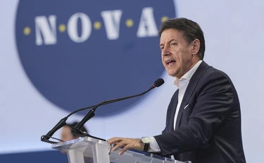 Bonus, Giuseppe Conte insiste: l'ultima trovata? 15mila euro ai 18enni