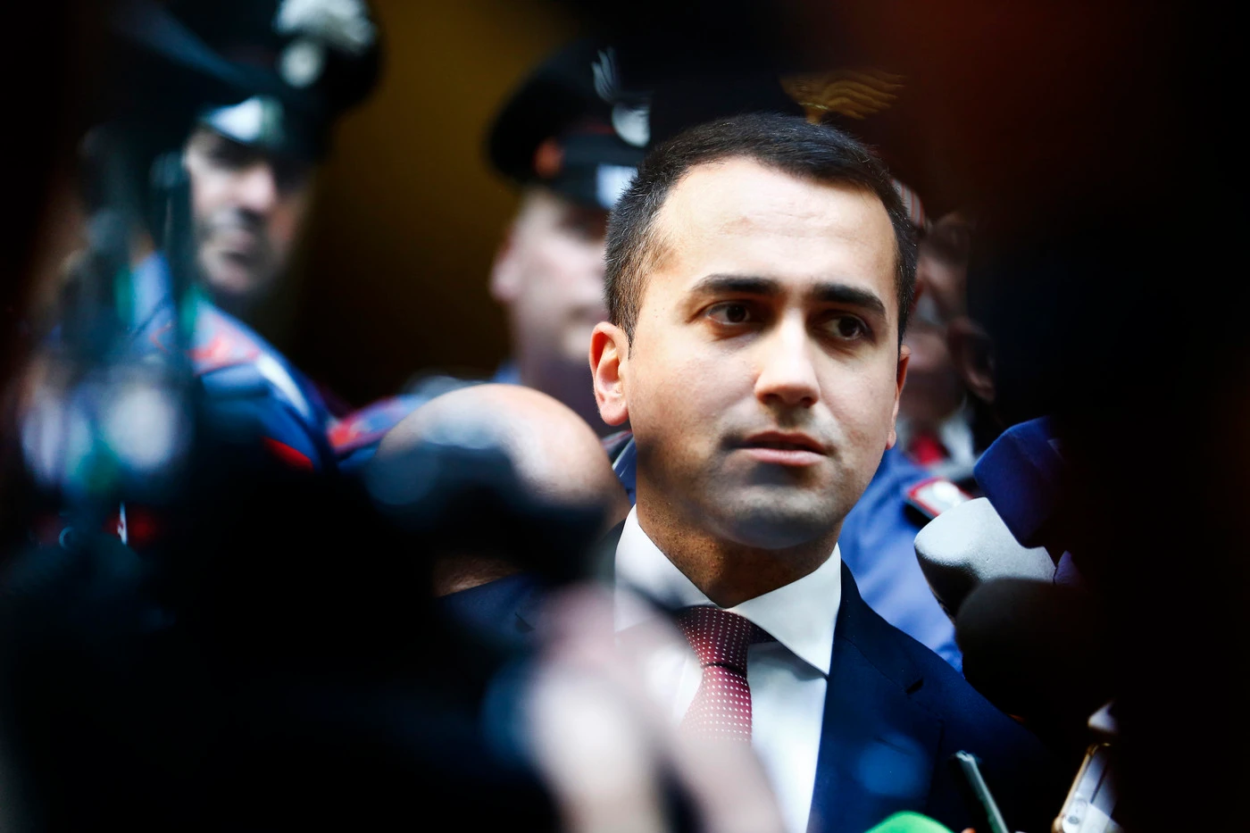 Luigi Di Maio alla Farnesina come Salvini al Viminale: i grillini ora temono l'esclusione di Conte