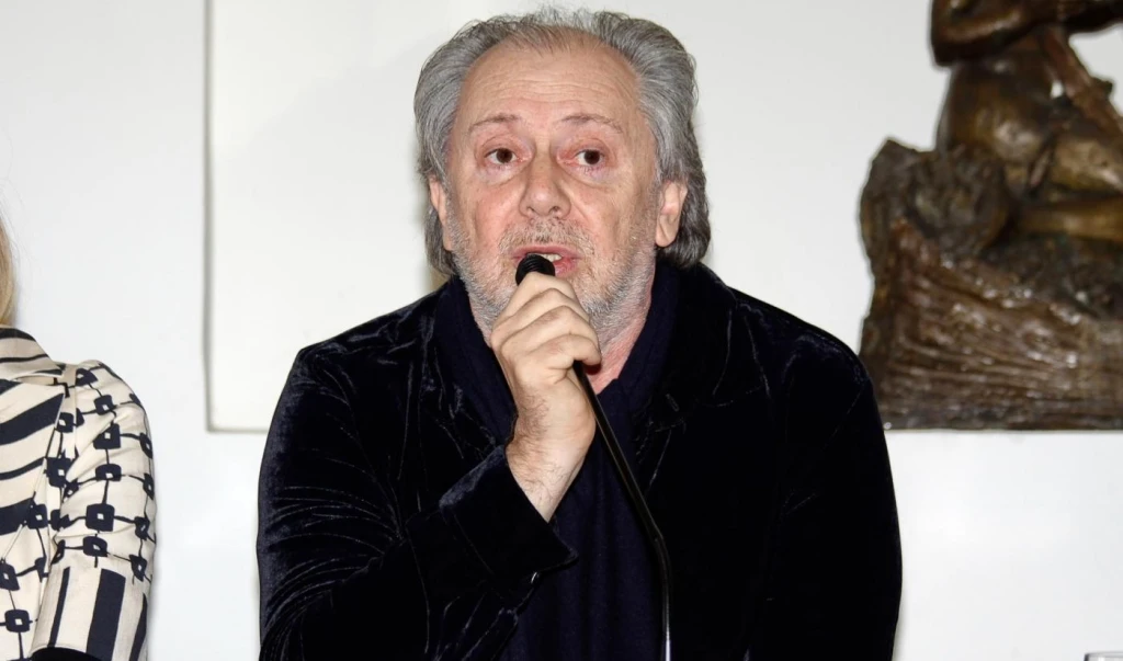 Lele Mora presenta il suo libro, "Le mie verità": "Corona è malato, Signorini e Fede una delusione"