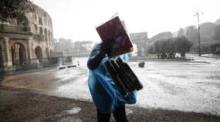 Meteo, le previsioni per le prossime ore: "Vortice ciclonico" sull'Italia. Neve, nubifragi e temperature a picco fino a 5 gradi