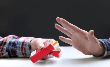 Gran Bretagna, la svolta storica: divieto di fumo "a vita" per i nati dopo il 2009