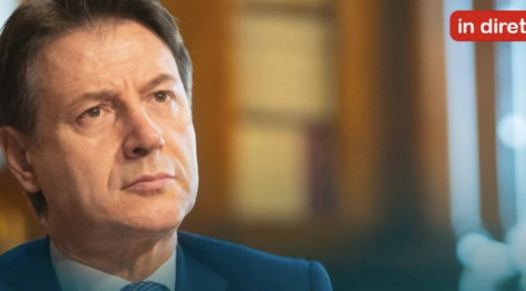 Dpcm Natale, &quot;una delle ultime conferenze dell&apos;era Conte&quot;: premier travolto dagli italiani su Twitter