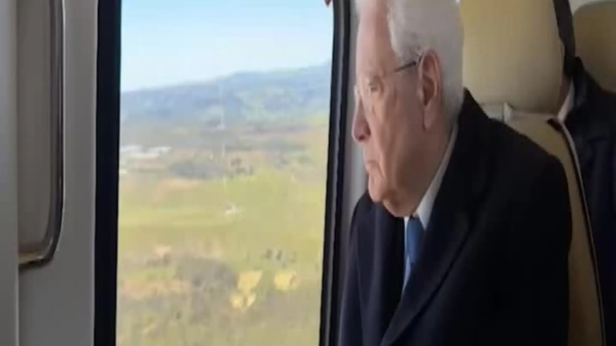 Mattarella a Niscemi, il sorvolo in elicottero del presidente