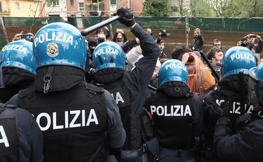 Decreto sicurezza, scudo penale per gli agenti: il governo smonta le balle della sinistra