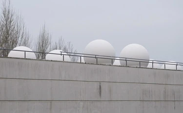 Polonia sotto attacco: "Incendio alla stazione Starlink, è sabotaggio". La pista porta in Russia