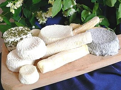 Etichette parlanti con interfaccia multimediale su burro e formaggio