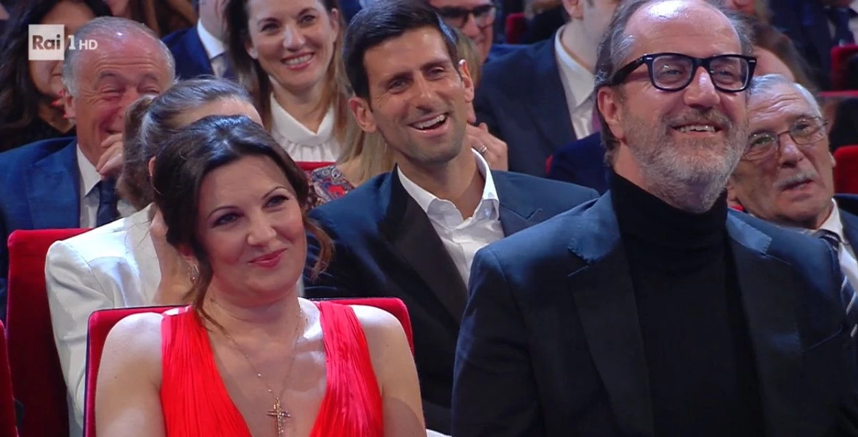 Sanremo 2020, Novak Djokovic tra il pubblico dell'Ariston: l'impensabile gag con Fiorello