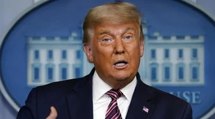Casa Bianca, maxi-focolaio nell'intelligence: 130 tra positivi e quarantene, il ruolo dei comizi di Donald Trump
