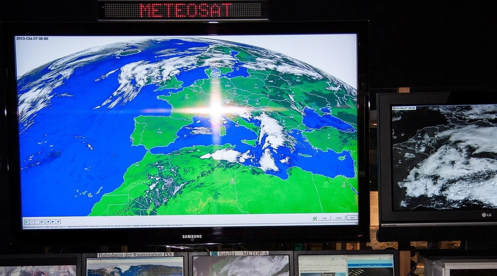 Meteo, allerta per la "nube rossa": ecco le previsioni