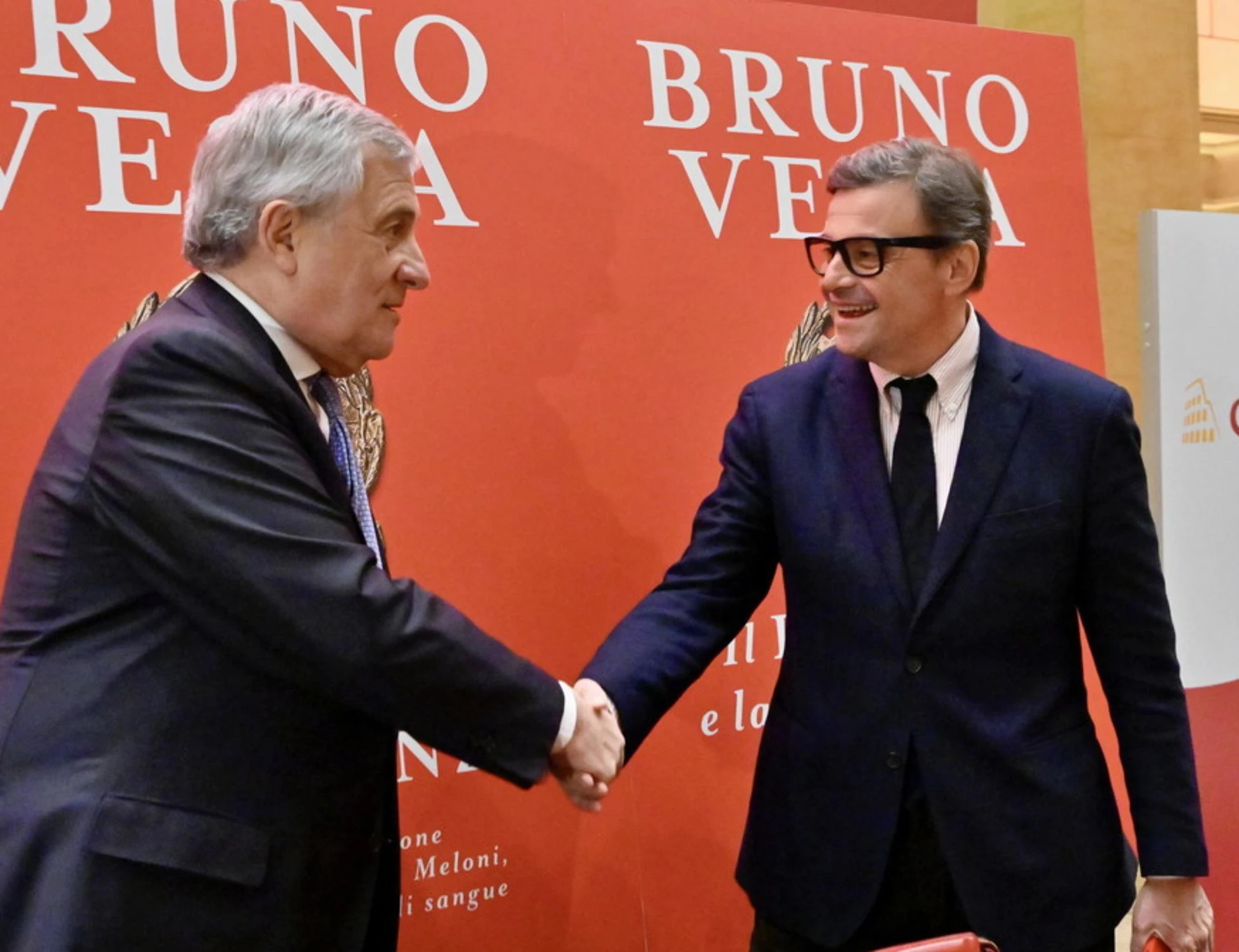 Caos Milano, ora Calenda guarda a destra