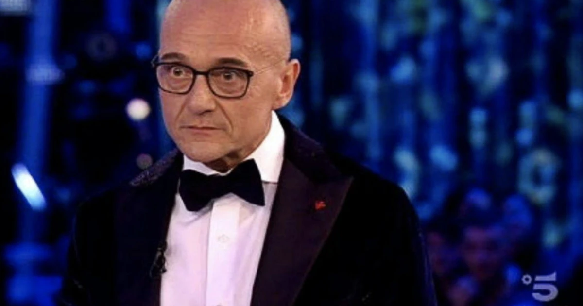 Grande Fratello Vip, "voglio brindare con voi". Clamoroso, chi fa irruzione nella casa: "Questa sera, niente puntata"