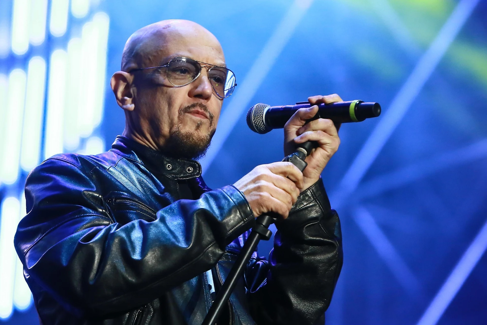 Enrico Ruggeri le canta a Gianni Morandi: "Sugli immigrati dovevi tacere"