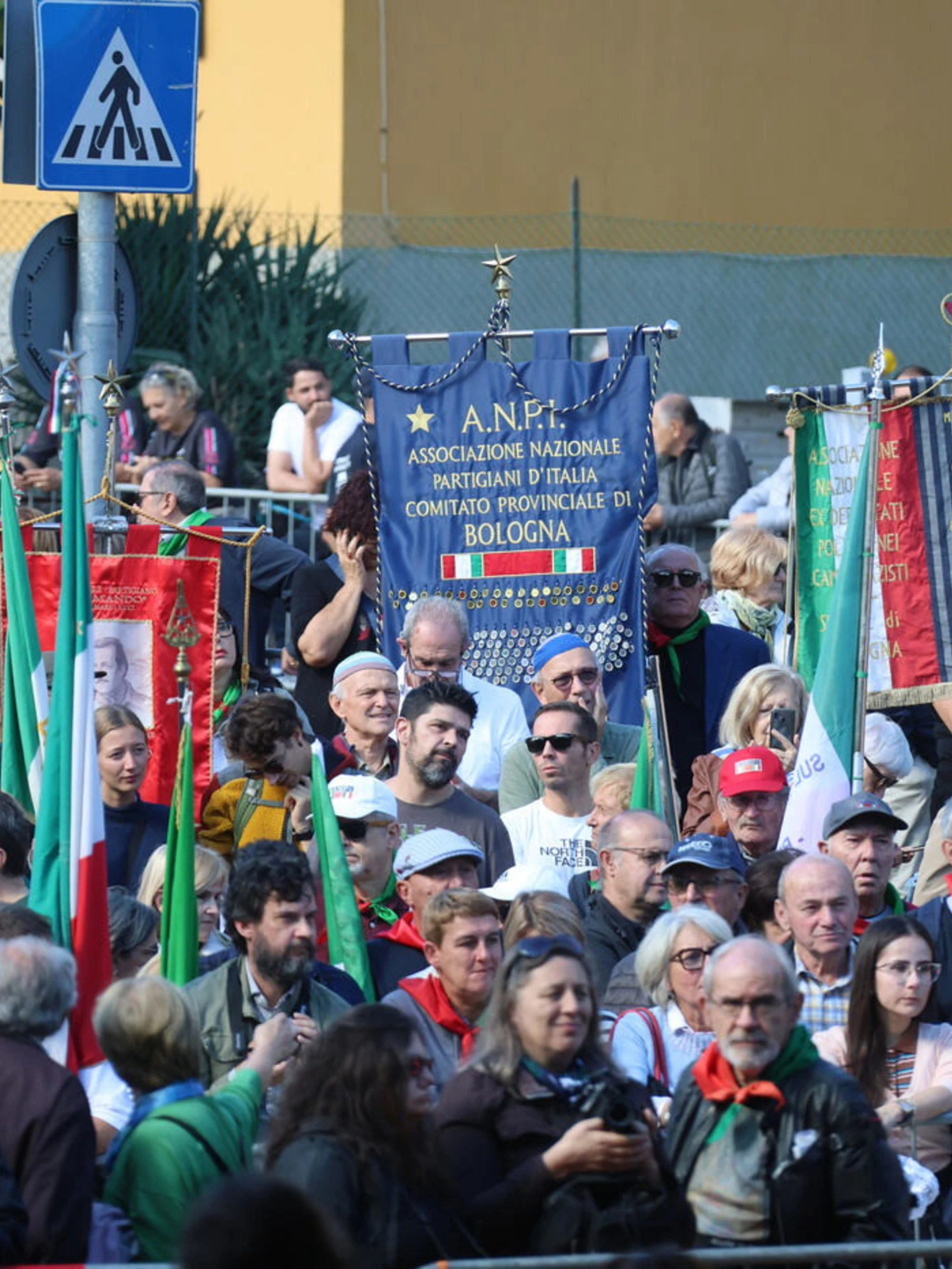 Stella Rossa, imbrattata la sede? Sfregio ai partigiani ma sono stati i compagni