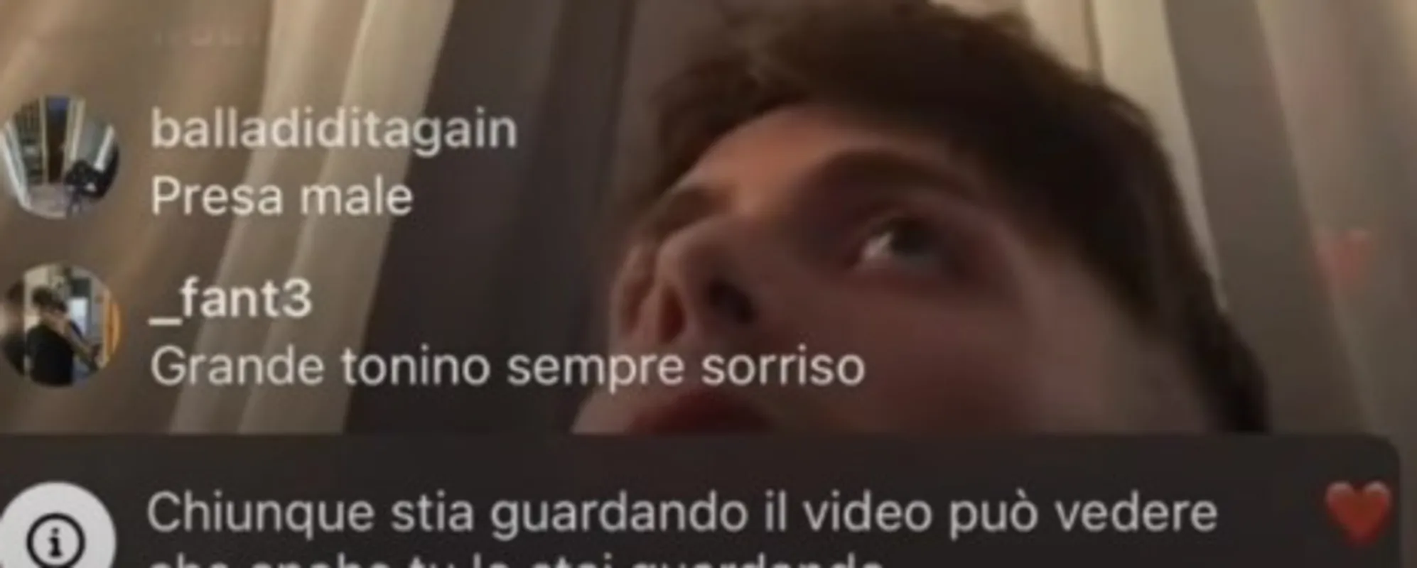 Arrestato in diretta, la follia del maranza in casa a Milano: come cerca di fermare la polizia