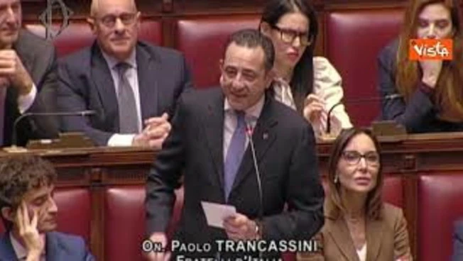 Manovra, Trancassini (FdI) cita Vasco Rossi prima del voto finale: È un equilibrio sopra la follia