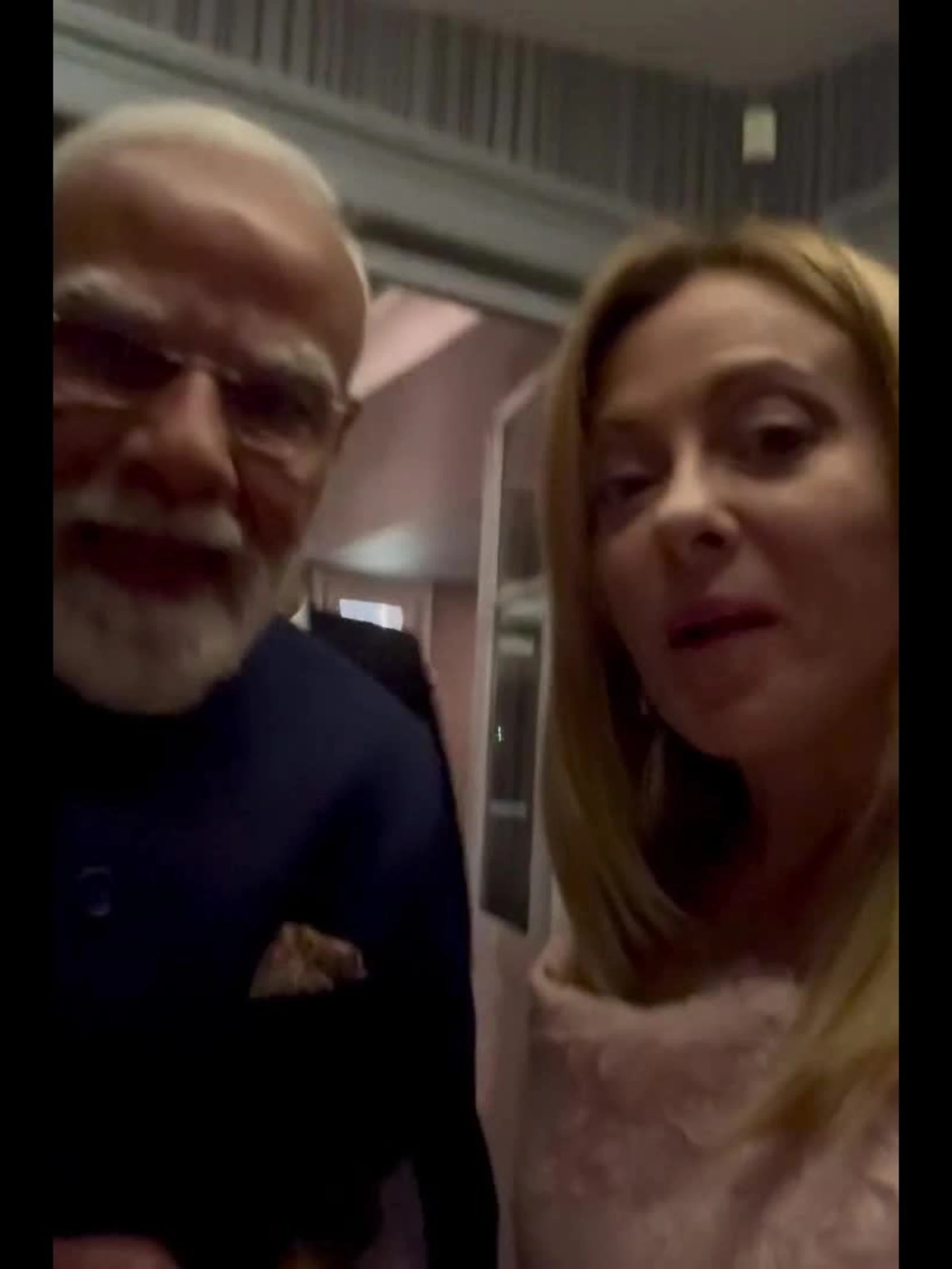 Il Primo ministro Modi regala le caramelle Melody a Meloni al suo arrivo a Roma