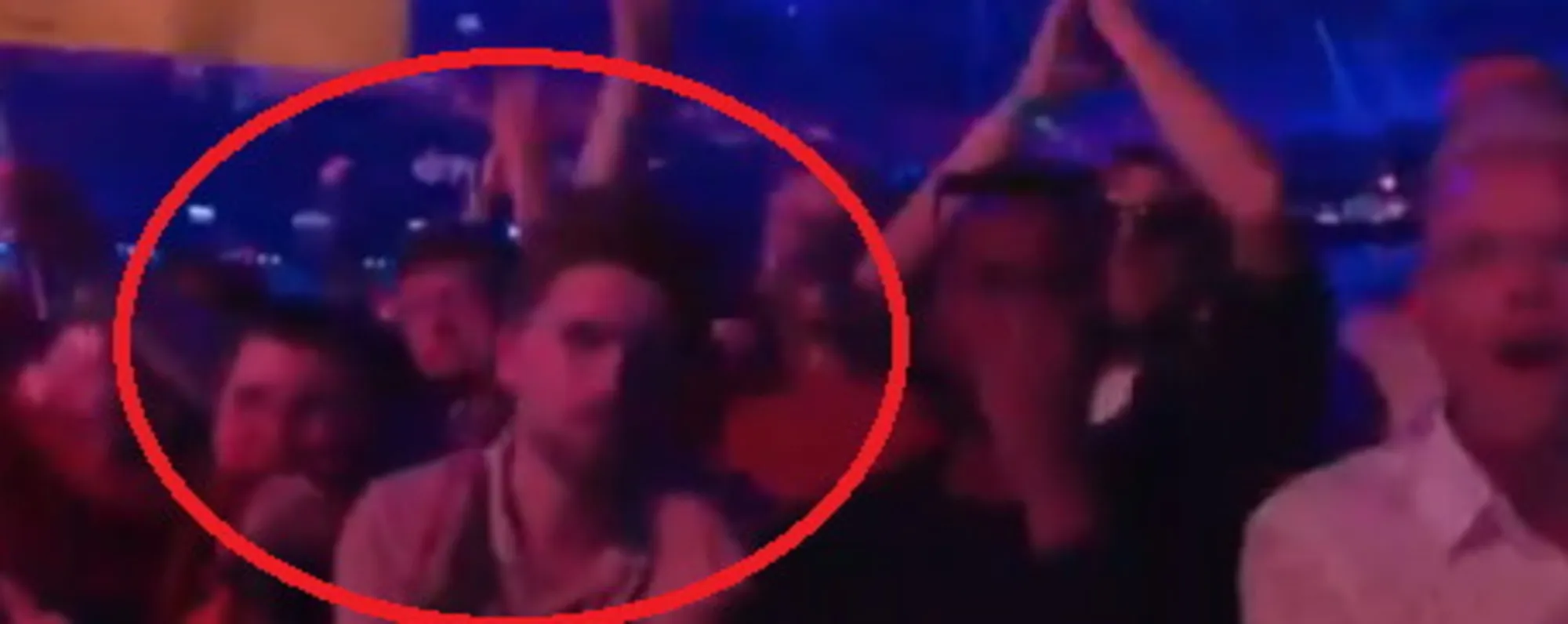 Sfregio dello spettatore tedesco a Sal Da Vinci: in prima fila...