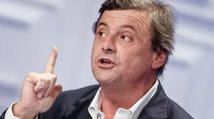 Calenda contro Renzi: "Io avrei detto altre cose..."