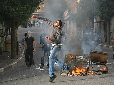 Gaza sotto le bombe, colpito Media Center Obama chiama Morsi e Netanyahu