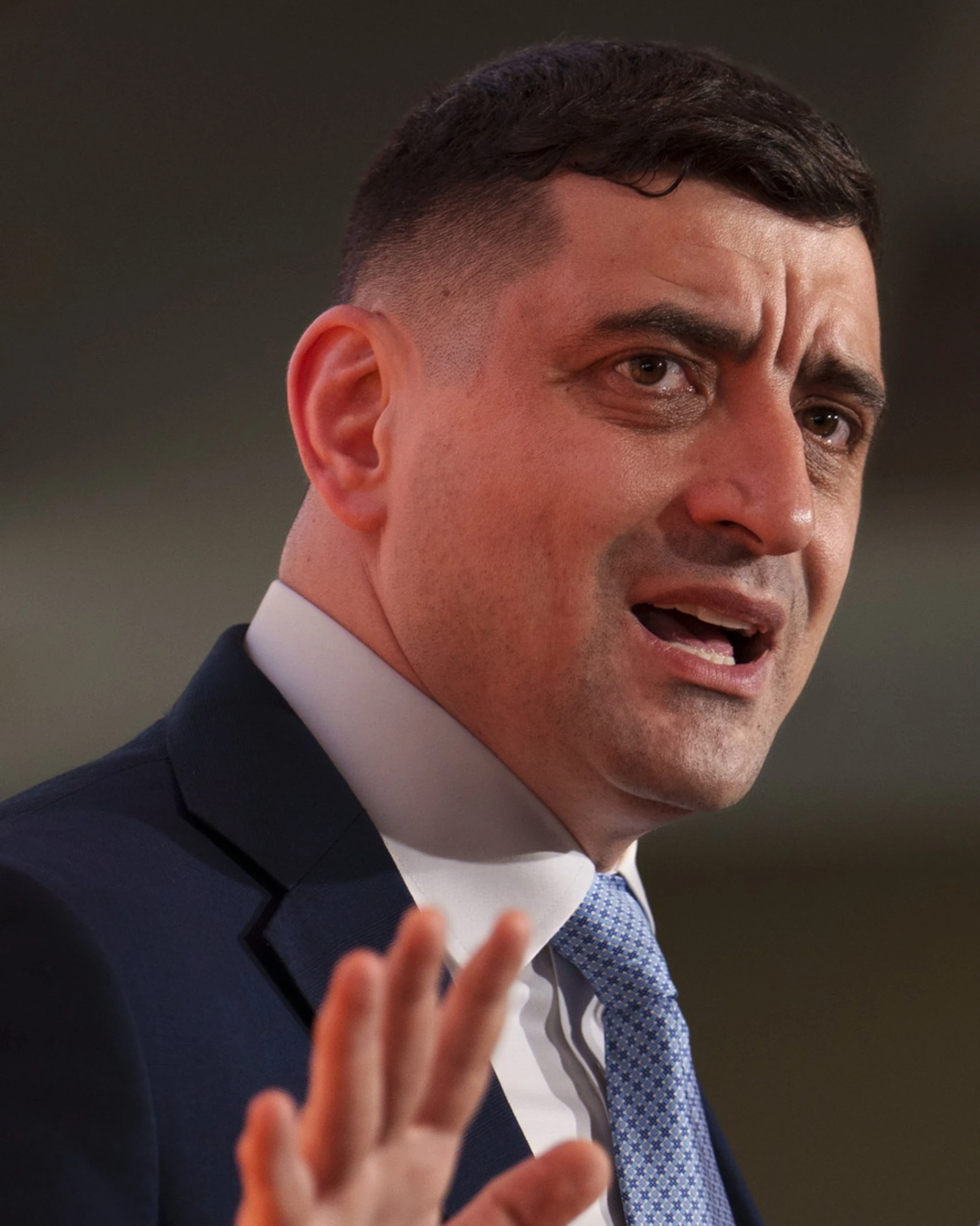 George Simion gela la sinistra: "Stessa linea di Giorgia Meloni"