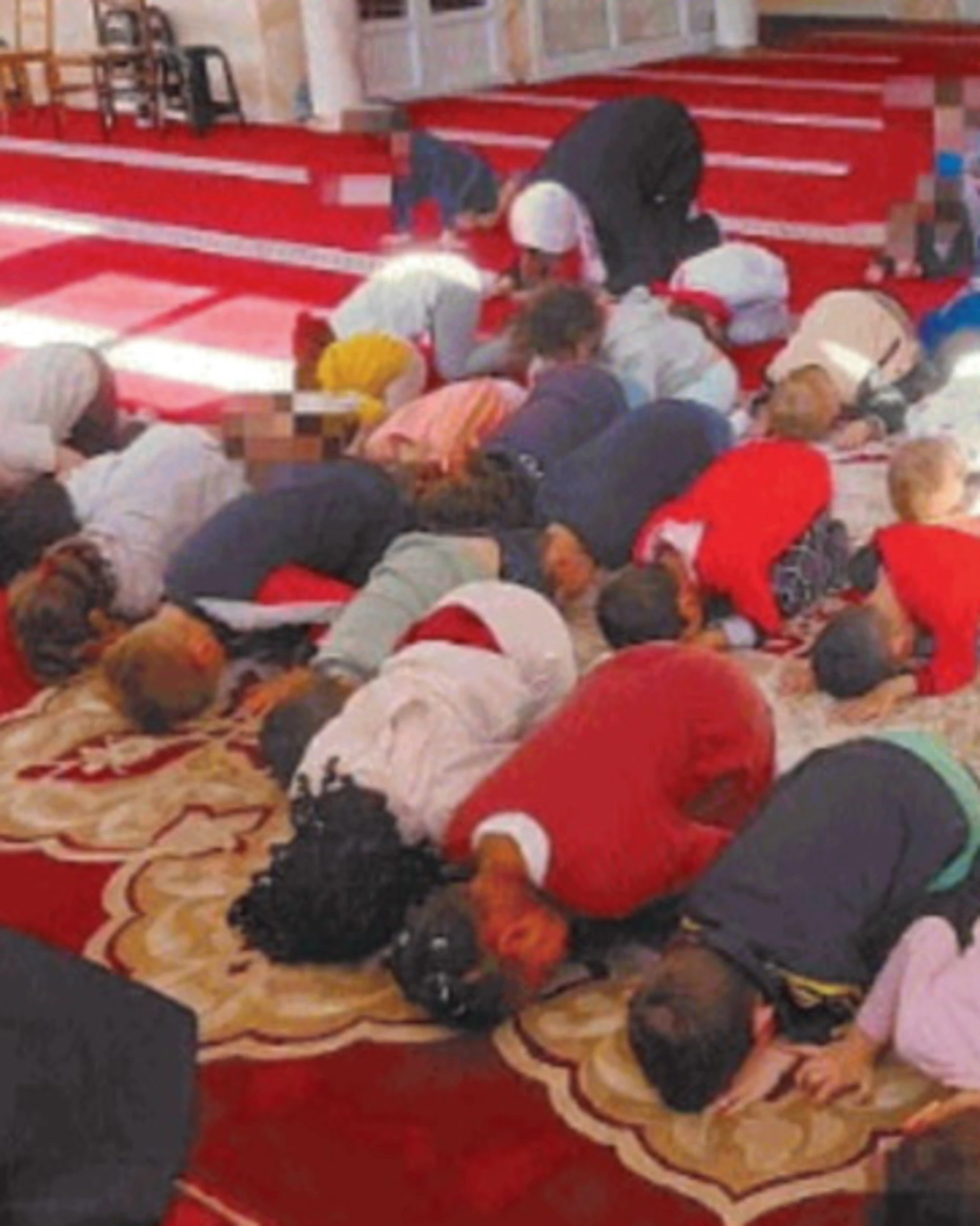 Treviso, nella moschea dei "bimbi" pregavano anche i terroristi