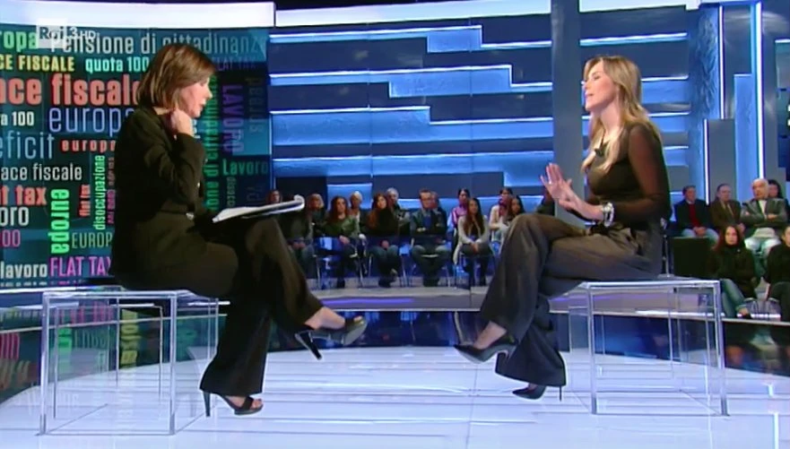 #Cartabianca, Maria Elena Boschi contro Bianca Berlinguer in diretta: "Guardi, l'esperta sono io"