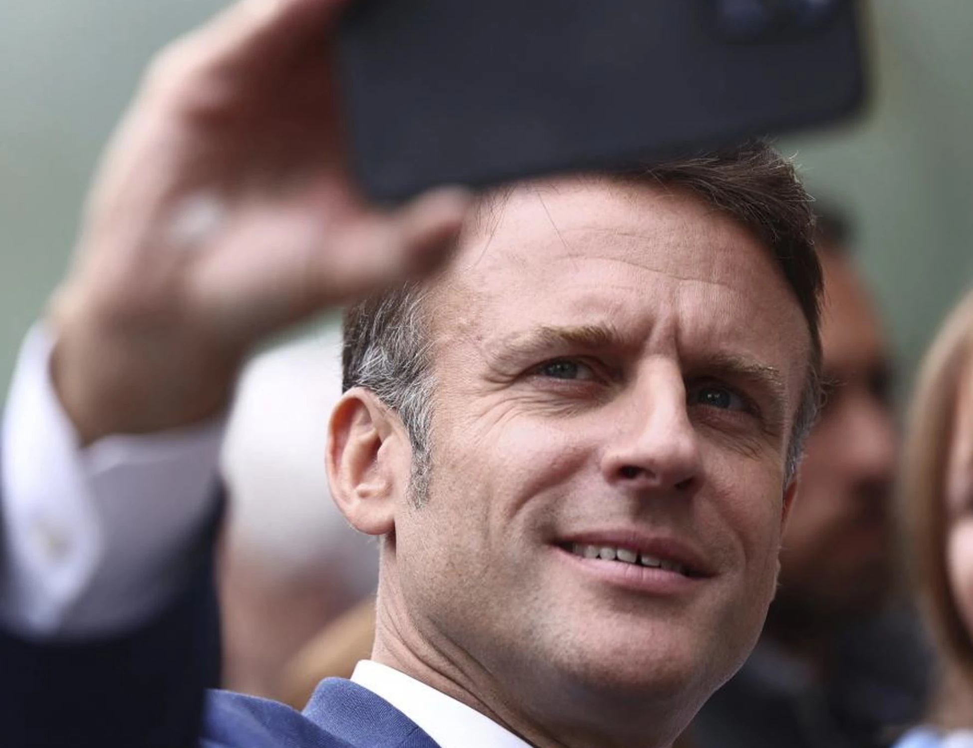 Macron o la sinistra italiana: chi sta facendo una figura peggiore?