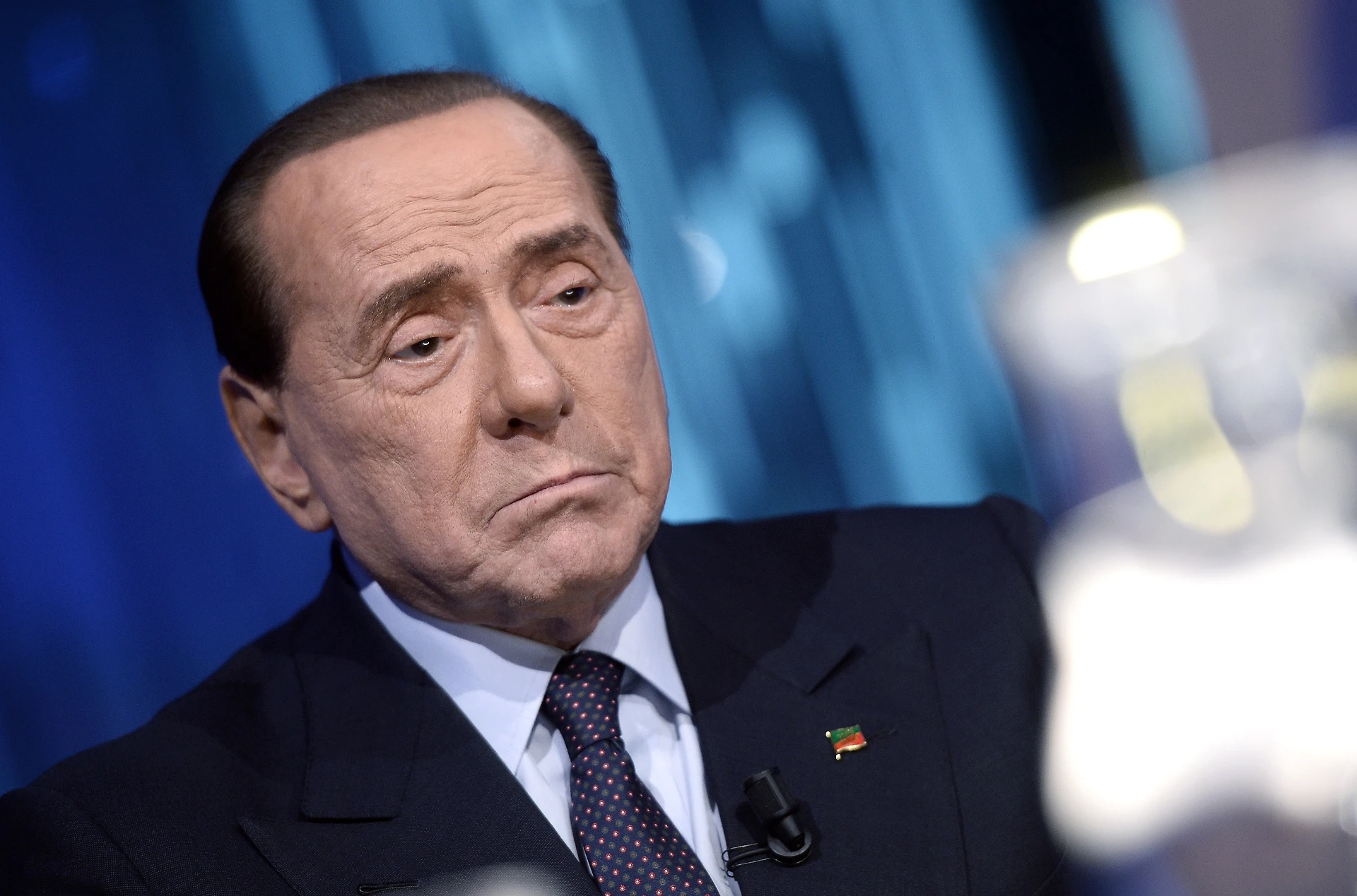 Silvio Berlusconi, fonti dall'ospedale: "Notte tranquilla, trasferito dalla terapia intensiva". Come sta ora
