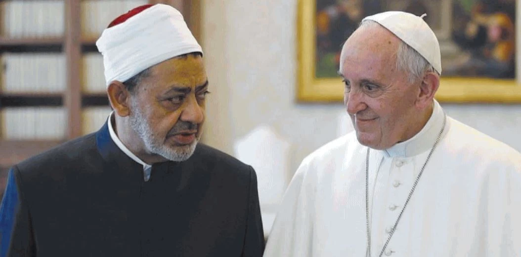 Papa Francesco, disastro islamico: le frasi antisemite dell'imam accolto in Vaticano