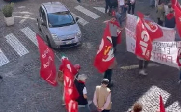 Biella, urla e minacce sotto la sede di FdI: "I camerati devono morire"