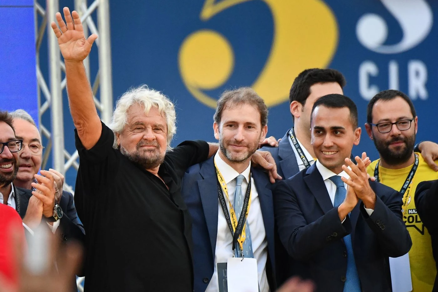 Beppe Grillo, convocazione urgente. Vertice M5s, chi c'era a casa sua. Retroscena: "Attenti, trappola Salvini"