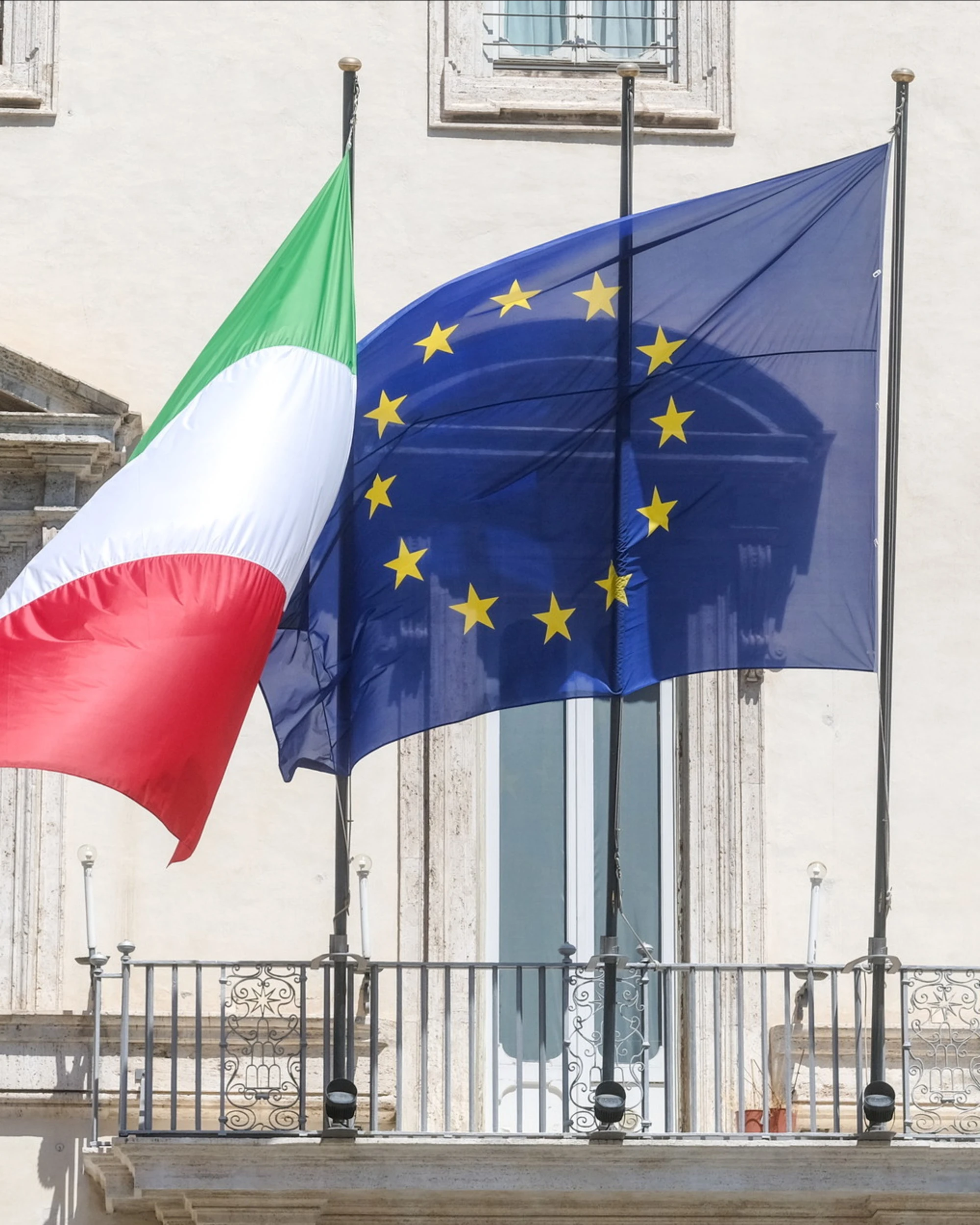 Palazzo Chigi, l'uomo che bruciava i segreti ha la leucemia: scattano le condanne