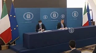 Roberto Speranza al fianco di Mario Draghi: "Mi secca doverlo dire in sua presenza", come tutela il ministro