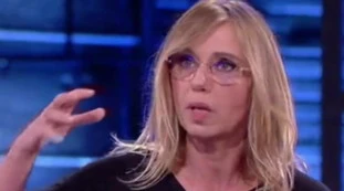 DiMartedì, Concita De Gregorio e l'accusa a Matteo Salvini: "Distrae con temi come 'il bambino disabile' e nel frattempo sposta i soldi a Panama"
