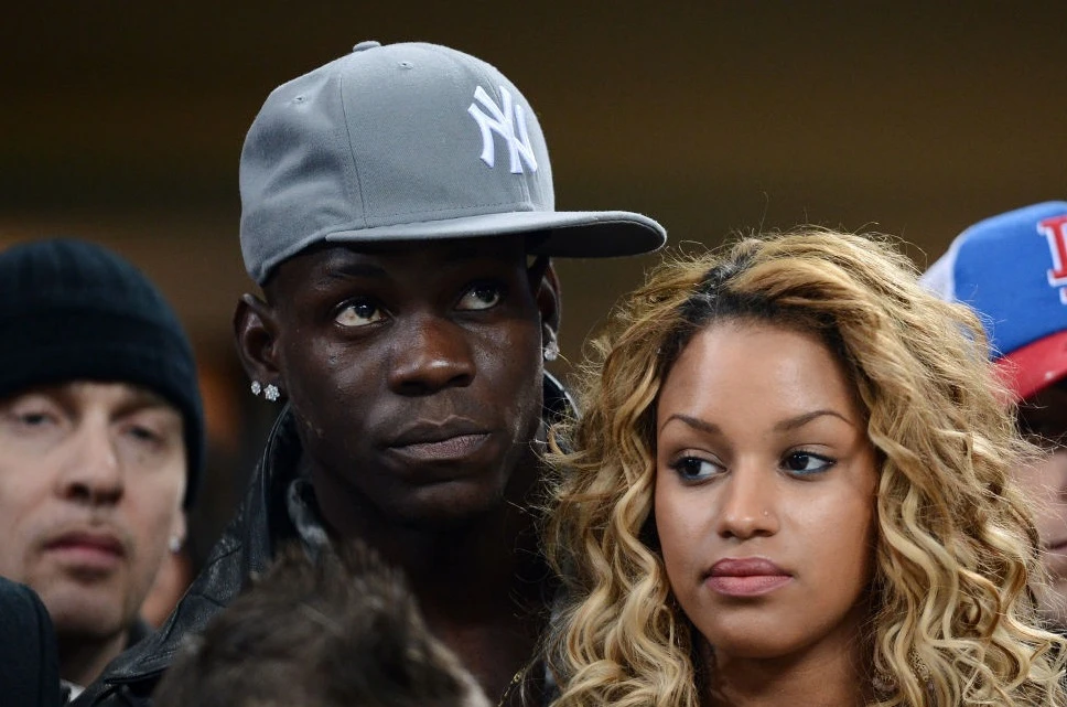 Mario Balotelli e Fanny Neguesha, volano insulti: lui le dà della putt***